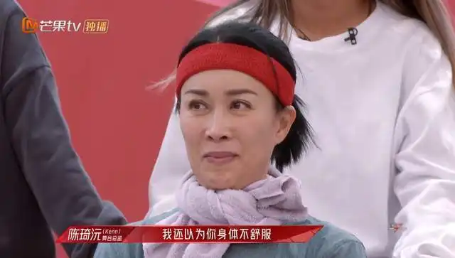 张柏芝我喜欢那英的表演,感动得哭了那英3个微表情道出真相

