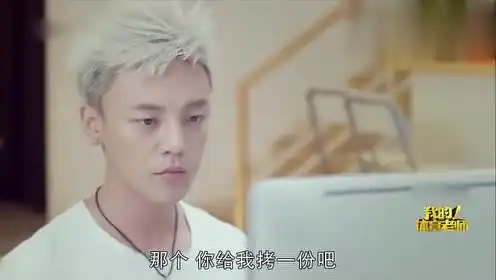小美女当模特和狗狗拍照片,表情包根本停不下来
