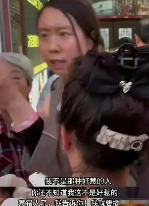 蛮横婆孙真实身份揭晓,两位都是铁饭碗,底气十足有原因
