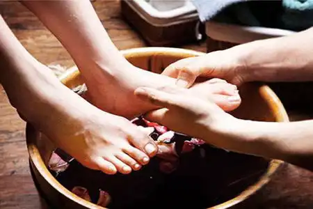 花椒水泡脚能治痛风吗秘制配方分享给大家
