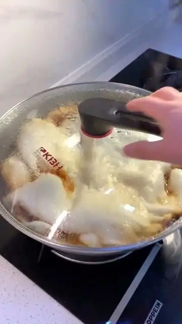 今天的饼格外成功,干饭人一口气也吃了两小块,大猪蹄子连说了三句好吃
