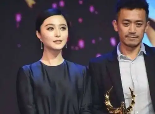 明星与前任同台的样子千姿百态,胡歌偷瞄,张翰索抱,他的最甜蜜
