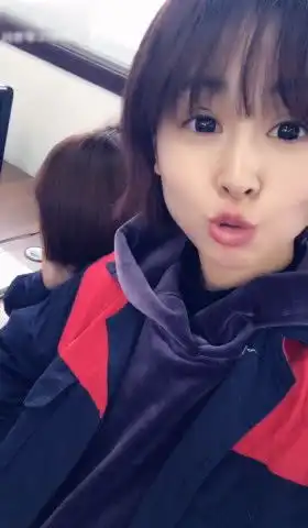 表情抖音惊现高仿王子文,看到旁边小姐姐的表情,网友我信了表情