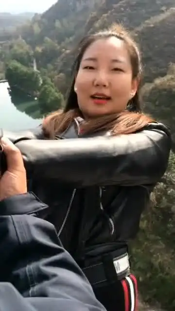 这个小姐姐真的太有意思了,每个表情都可以是表情包
