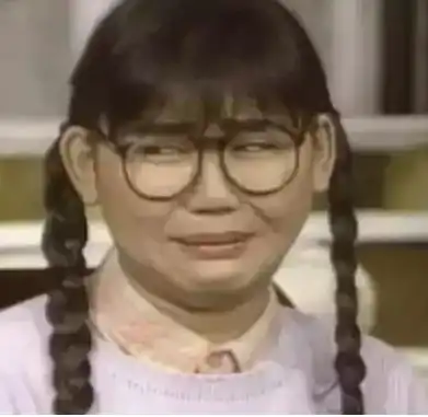 爱马仕只是呕吐袋,lv则是她的狗窝,如此富有的她至今仍然单身
