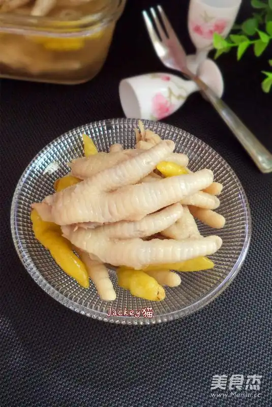 怎么才能让泡椒凤爪又白又脆又入味
