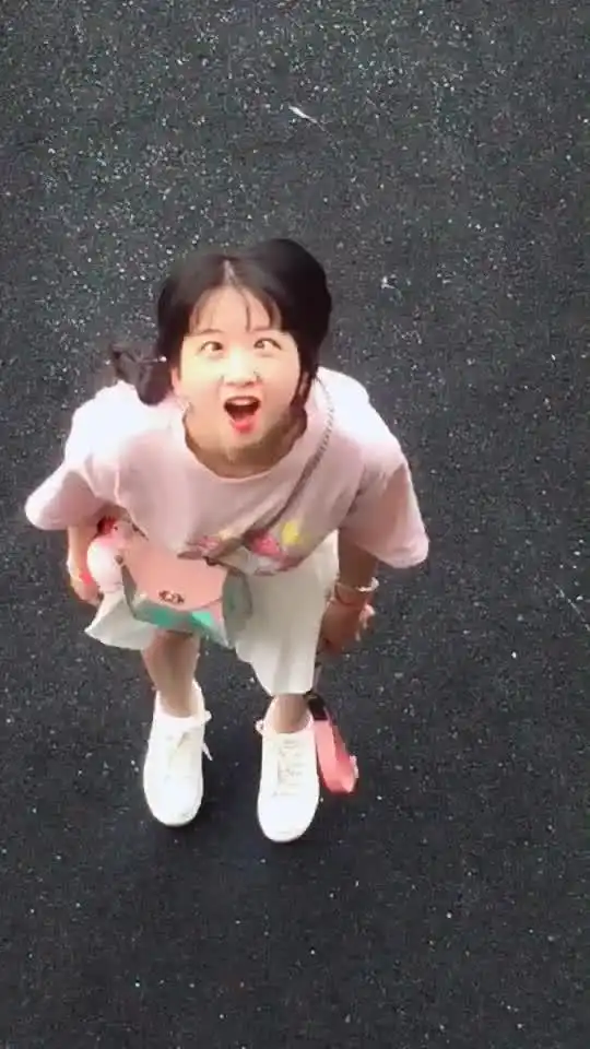 吃可爱长大的小姐姐,好像截图做表情包哈哈哈
