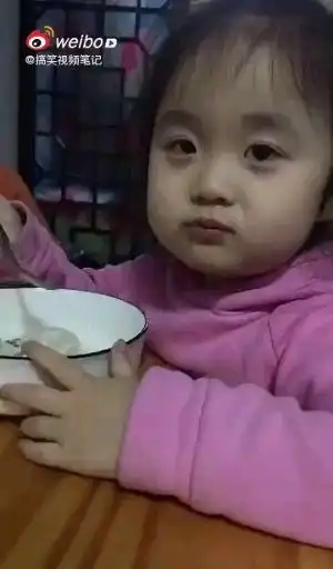 微信表情包里这个小女孩叫什么呀