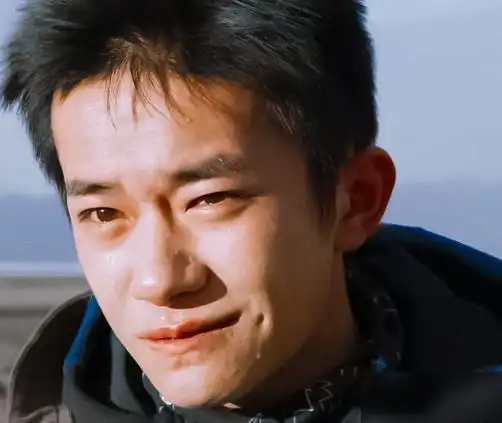一朵小红花表情包少年的