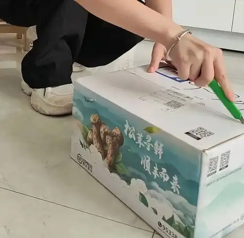 苹果上竟长出蘑菇,网友称味道比白蘑菇更鲜
