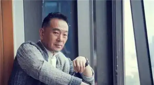 出道34年无绯闻,两个儿子都是试管婴儿,现在64岁是圈内老戏骨
