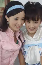 杨幂与众女星囧合影表情单一只会摆剪刀手
