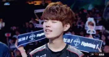 电竞选手与萌宠撞脸比拼谁更神似
