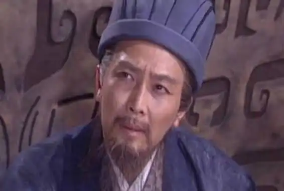 曹操在赤壁战败后,为何要大哭郭嘉13年后,诸葛亮一语道破