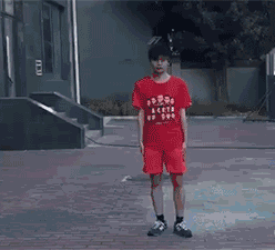 搞笑gif图如果你会隐身术,你第一件事会做什么
