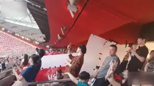 岳云鹏无奈的小表情太搞笑了,王子异写歌的地方,赵粤会催着自己减肥
