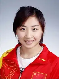 蹦床美女何雯娜
