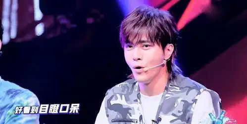 表情一点资讯亮亮对战何展成,易烊千玺表情凝重,得知获胜说出四个...表情
