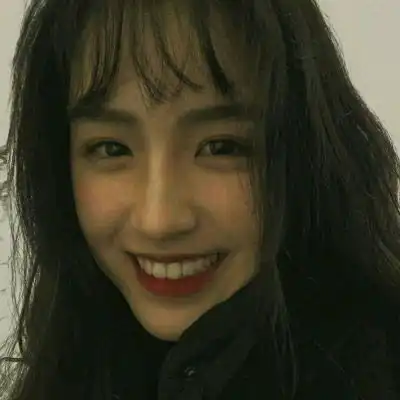 哈哈大笑的女人头像图片笑得很治愈很甜美
