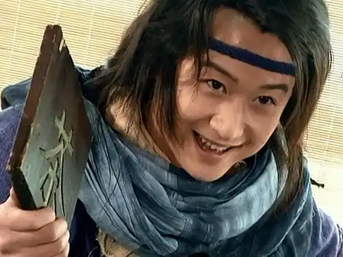 小李飞刀22年,吴京两度登顶票房,贾静雯拿奖,焦恩俊晒女装
