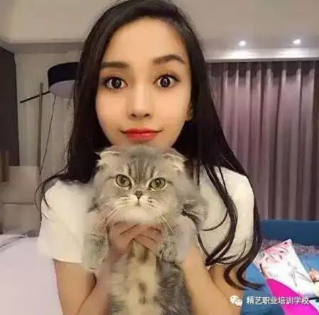 怎样化左边的眉毛
