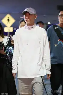 张一山与粉丝互动噘嘴卖萌获迷妹热情迎接
