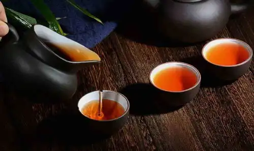 新普洱茶中的绿色魔力揭示其不红的原因及其独特的风味
